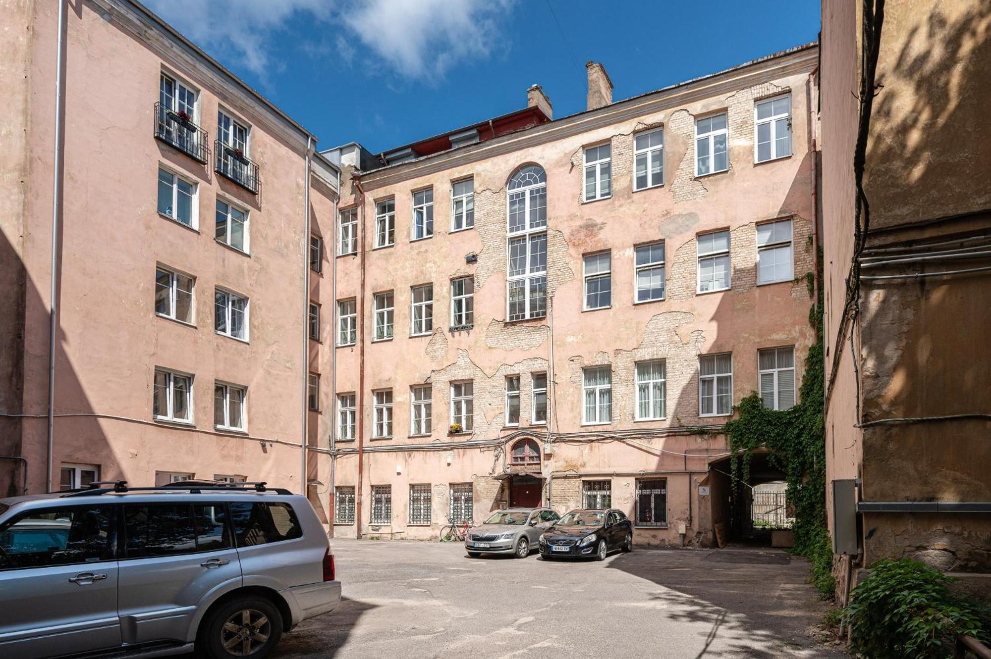 Spacious Apartment In Vilnius Old Town By Reside Baltic Exterior photo